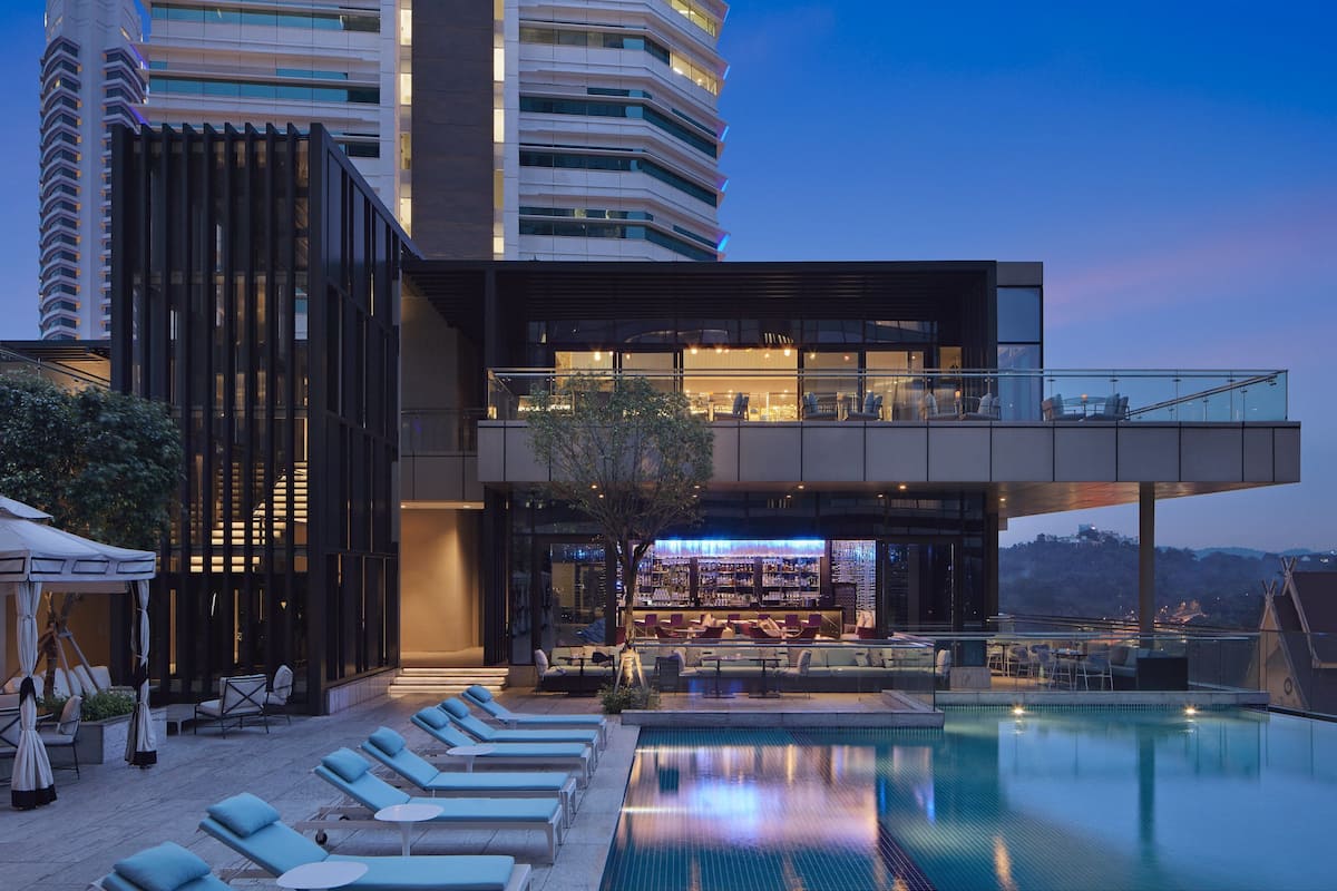 poolside bar