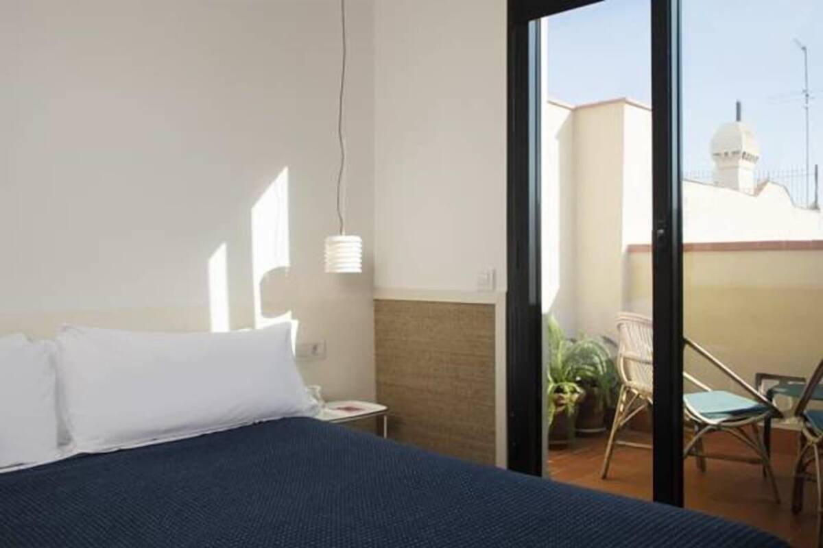Premium bedding, down comforters, minibar, in-room safe