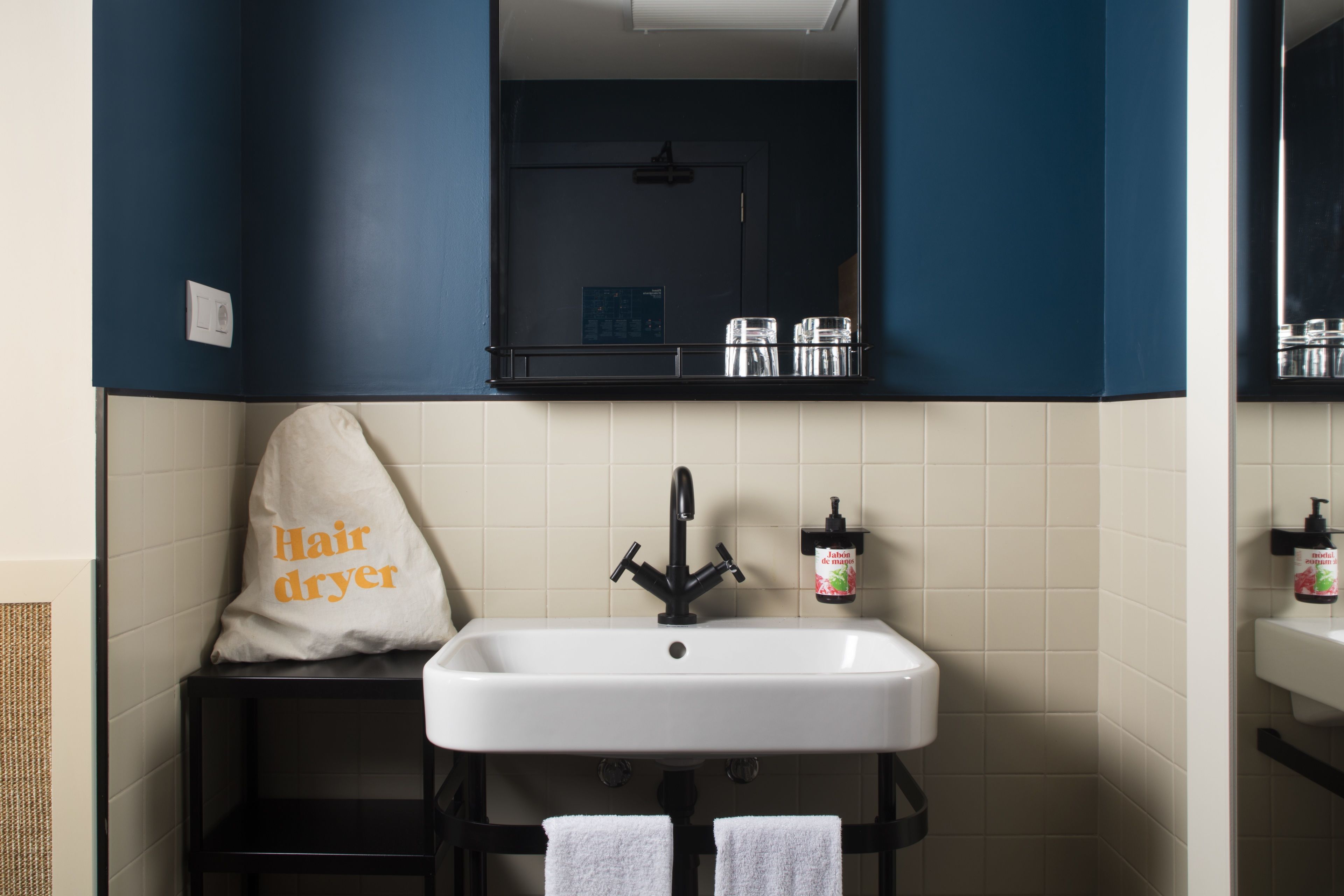 shower, hair dryer, towels, shampoo