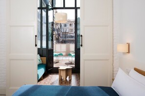 Luxe beddengoed, donsdekens, een minibar, een kluis op de kamer