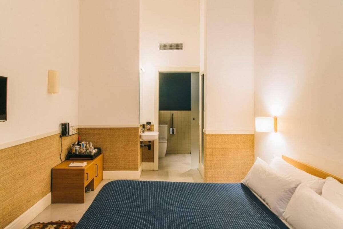Premium bedding, down comforters, minibar, in-room safe
