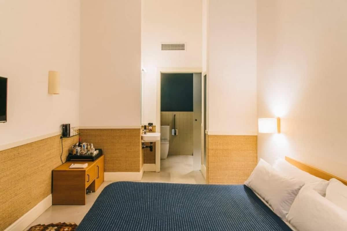Premium bedding, down duvets, minibar, in-room safe