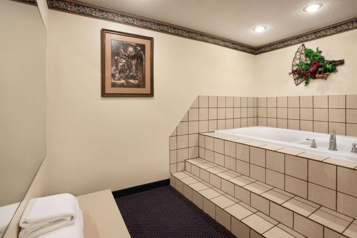 deluxe studio suite, 1 queen bed, non smoking | desk, iron/ironing board, free cots/infant beds, rollaway beds