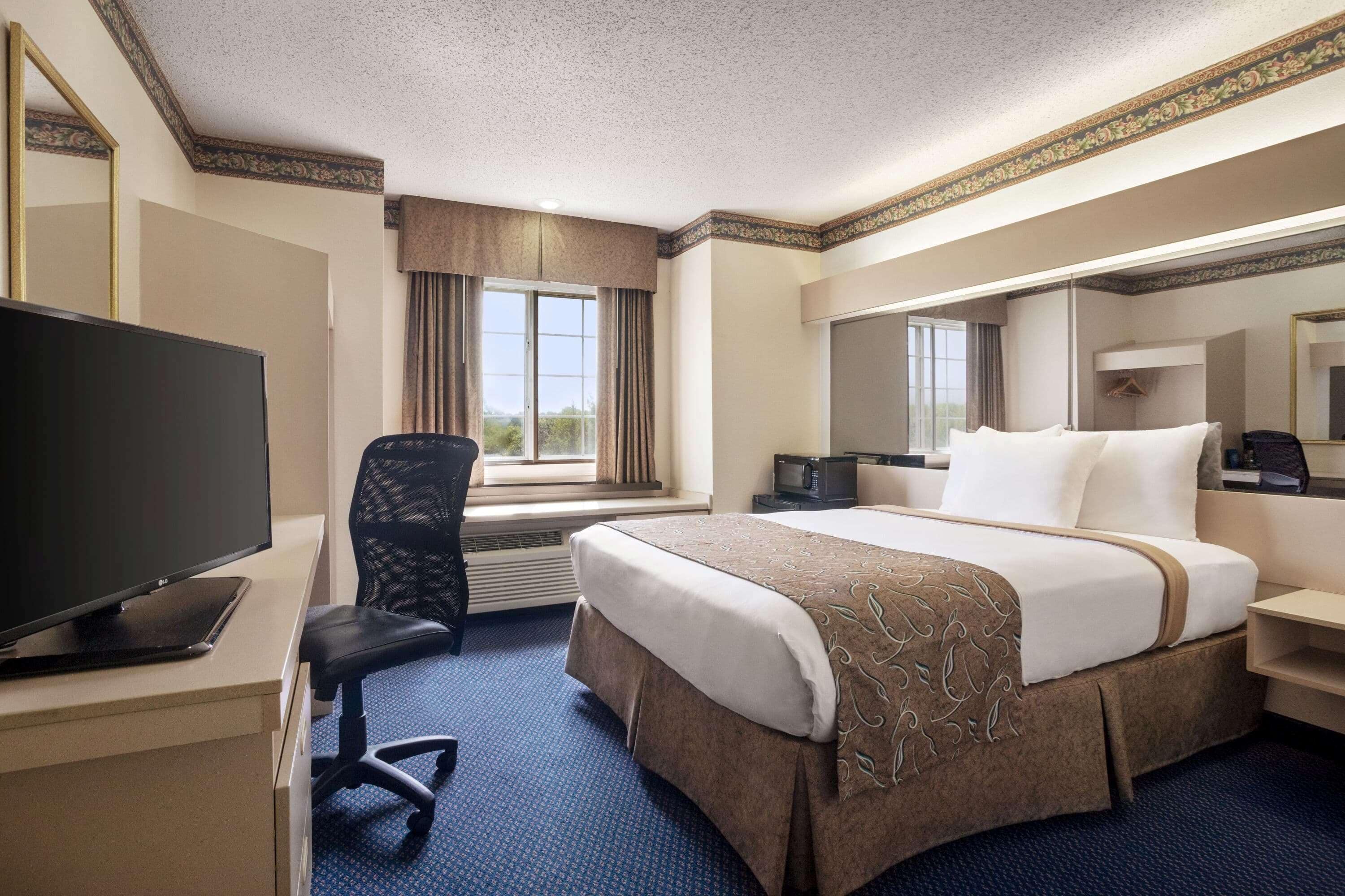 desk, iron/ironing board, free cots/infant beds, rollaway beds