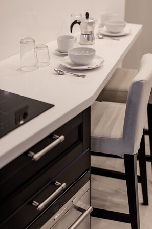 Leilighet, 1 soverom | Eget kjøkken | Kjøleskap, mikrobølgeovn, kokeplater og oppvaskmaskin