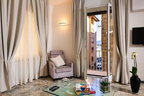 Leilighet, 2 soverom | Oppholdsområde | TV