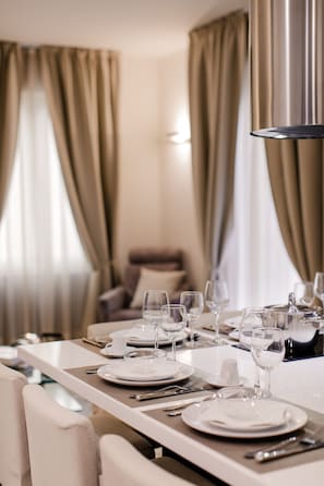 Leilighet, 2 soverom | Oppholdsområde | TV