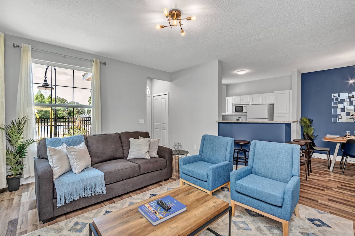 2 Bedroom Vacation Condo (2011) | Living area | TV