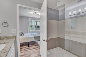 Bathroom - Runaway Beach Club Resort (Kissimmee)