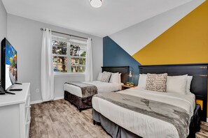 2 Bedroom Vacation Condo (2016) | Didekorasi berbeda-beda dan dilengkapi dengan perabotan berbeda-beda