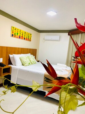 Standard Single Room | Minibar, in-room safe, blackout drapes, iron/ironing board - Marinas Pousada (Ilhéus)