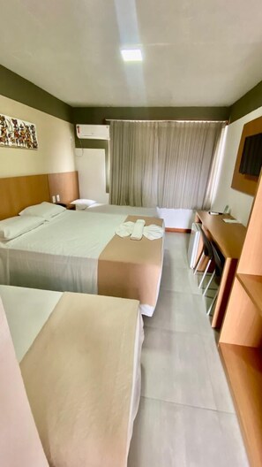 Standard Quadruple Room | Minibar, in-room safe, blackout drapes, iron/ironing board - Marinas Pousada (Ilhéus)