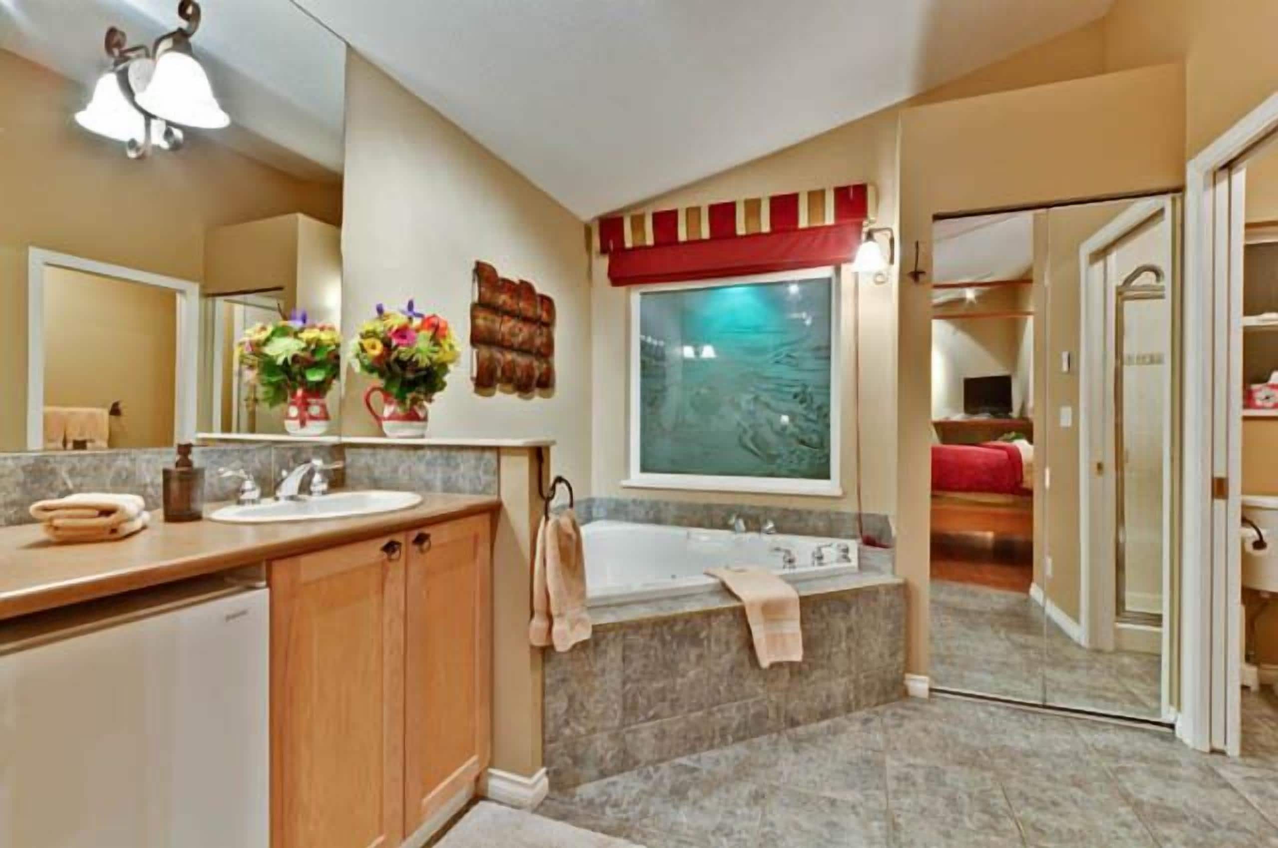 romantic studio suite, jetted tub | jetted bathtub
