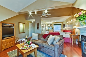 Penthouse, Patio, Ocean View (Adults only. No Pets Allowed) | Iron/ironing board, free WiFi, bed sheets - The Bonniebrook Lodge (Gibsons)