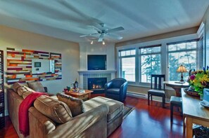 Suite, 1 Bedroom, Jetted Tub (Adults only. No Pets Allowed) | Living area - The Bonniebrook Lodge (Gibsons)