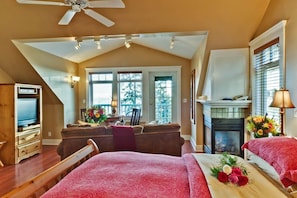 Penthouse, Patio, Ocean View (Adults only. No Pets Allowed) | Iron/ironing board, free WiFi, bed sheets - The Bonniebrook Lodge (Gibsons)