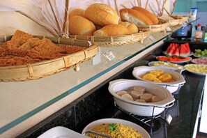 Free daily buffet breakfast  - Pousada Badejo (Japaratinga)