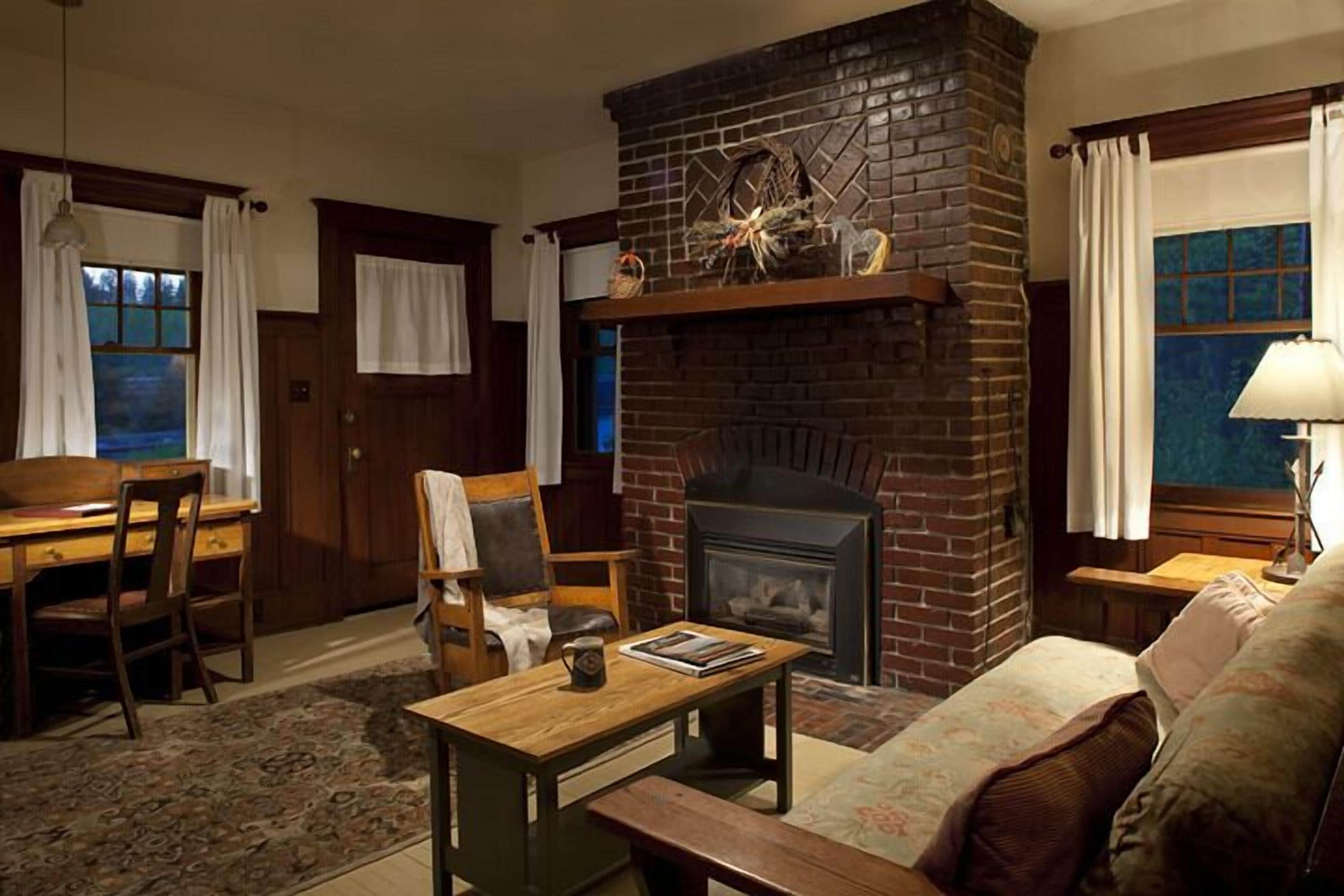 cottage, 3 bedrooms, non smoking, mountain view | desk, free cots/infant beds, free wifi