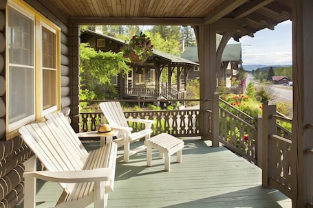Cottage, 3 Bedrooms, Non Smoking, Mountain View | Desk, free cribs/infant beds, free WiFi. Belton Chalet