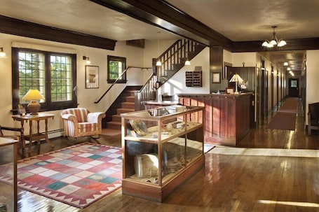 Lobby. Belton Chalet