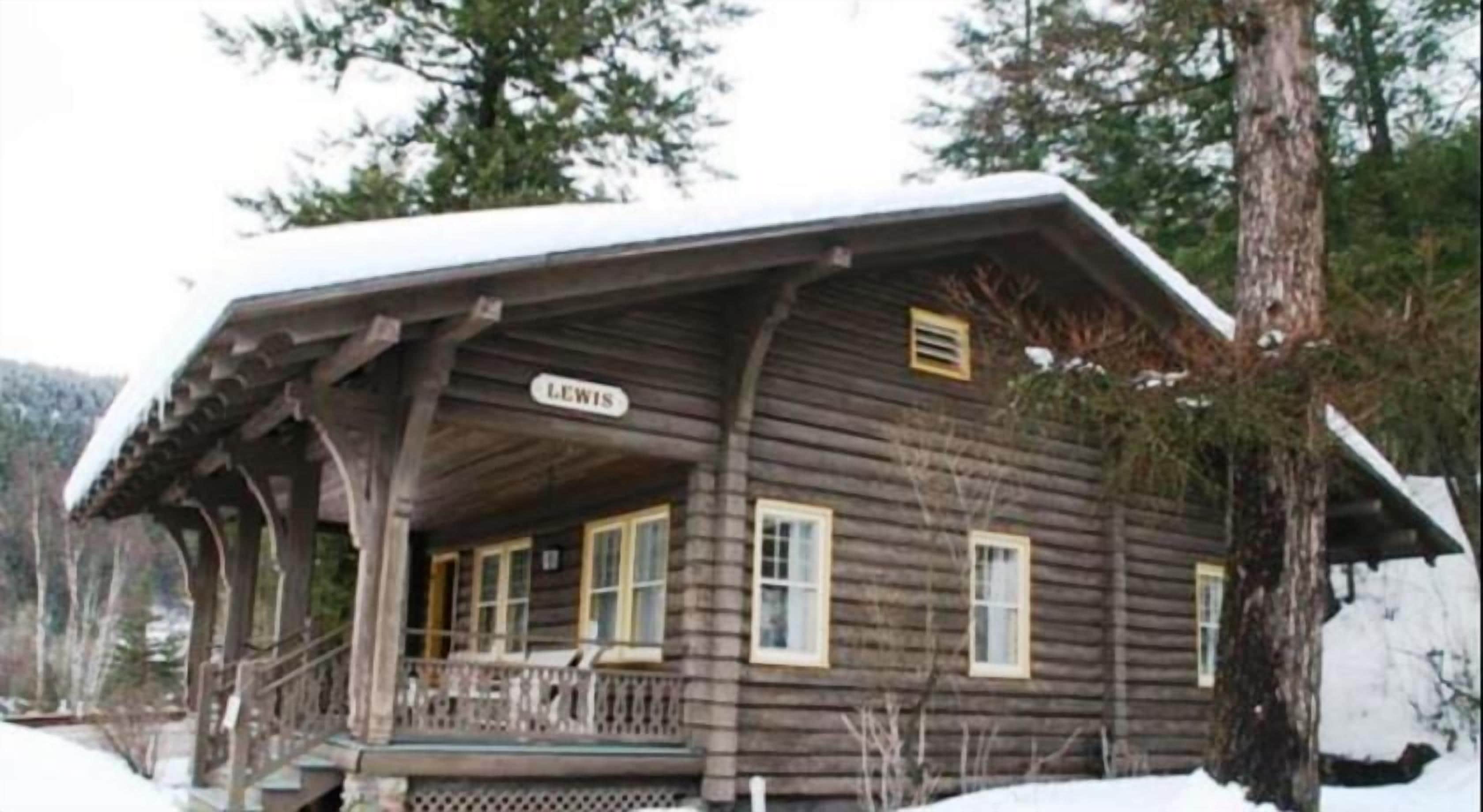 cottage, 3 bedrooms, non smoking, mountain view | desk, free cots/infant beds, free wifi