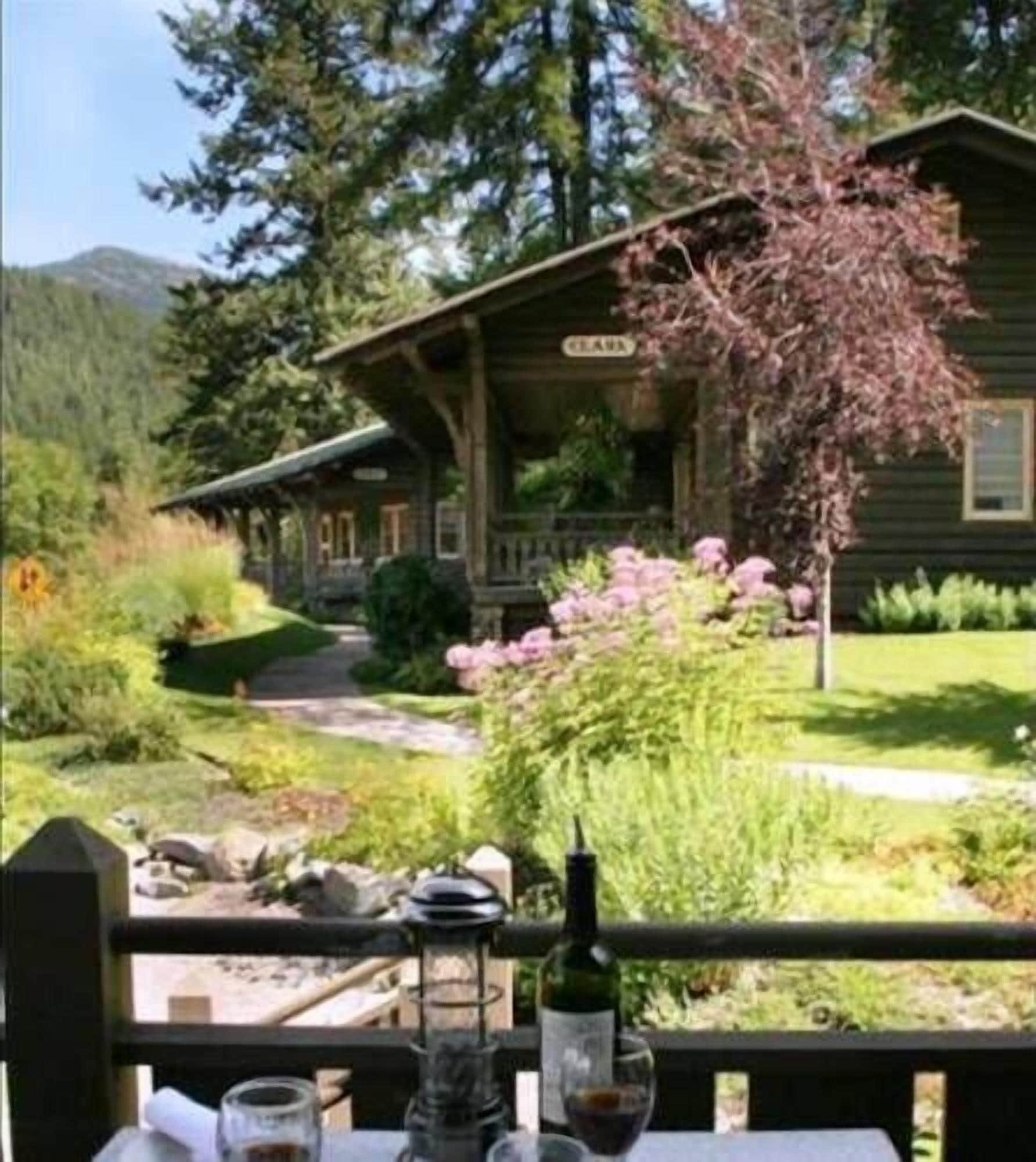 cottage, 3 bedrooms, non smoking, mountain view | desk, free cots/infant beds, free wifi