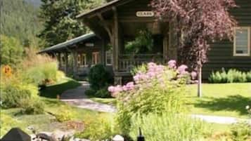 Cottage, 3 chambres, non-fumeurs, vue montagne | Bureau, lits bébé (gratuits), Wi-Fi gratuit