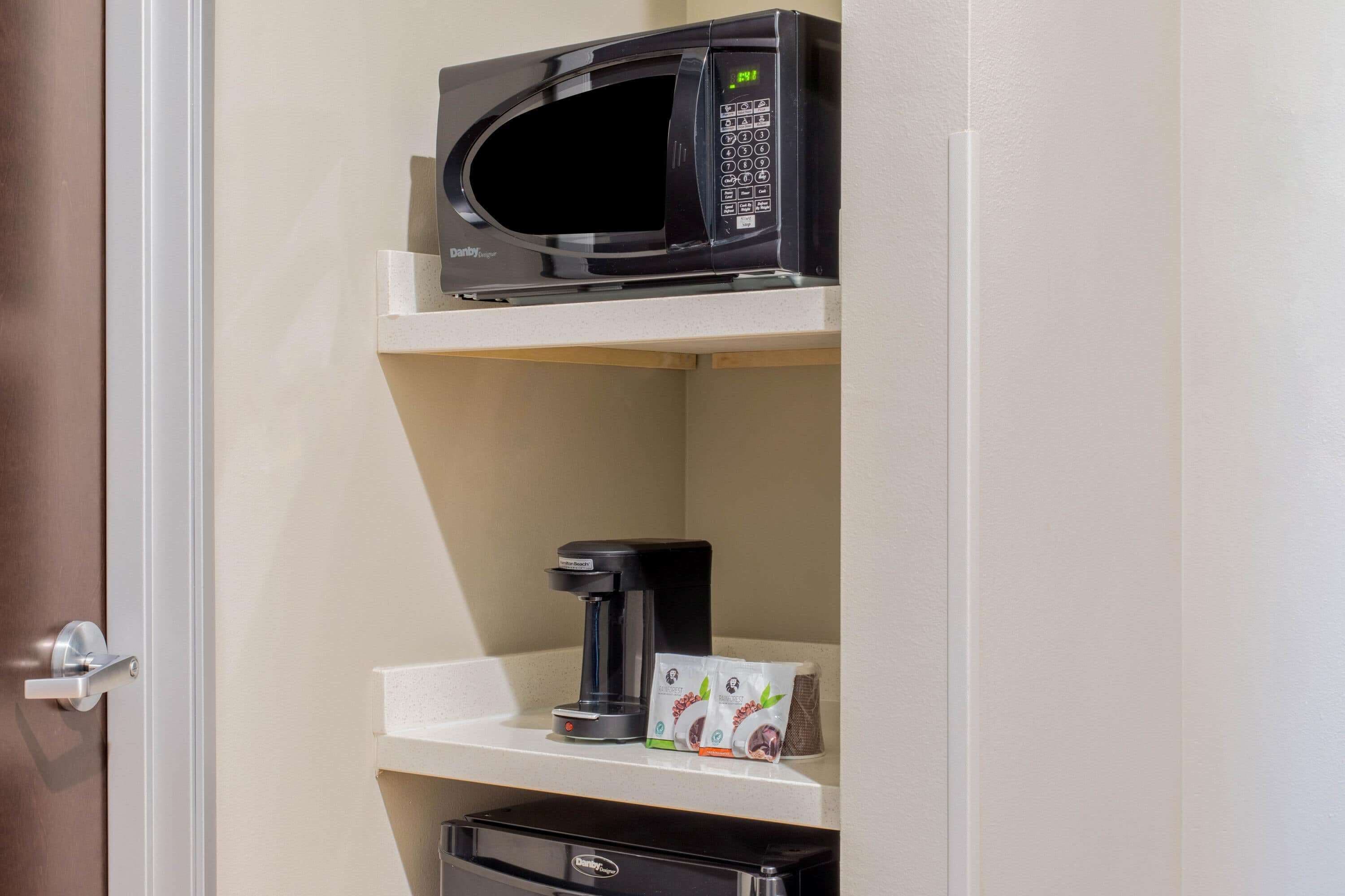 1 bedroom, premium bedding, pillow-top beds, desk