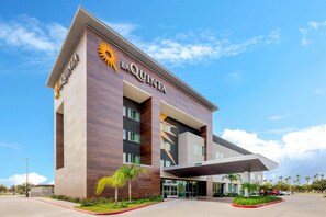 Exterior - La Quinta Inn & Suites by Wyndham McAllen Convention Center (McAllen)