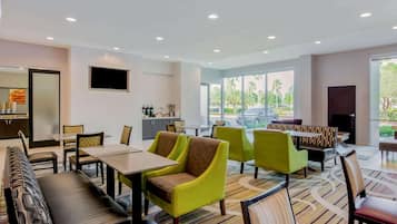 Desayuno continental incluido todos los días