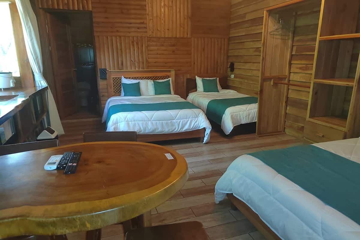 Three Bedroom Villa | WiFi (free), bed sheets