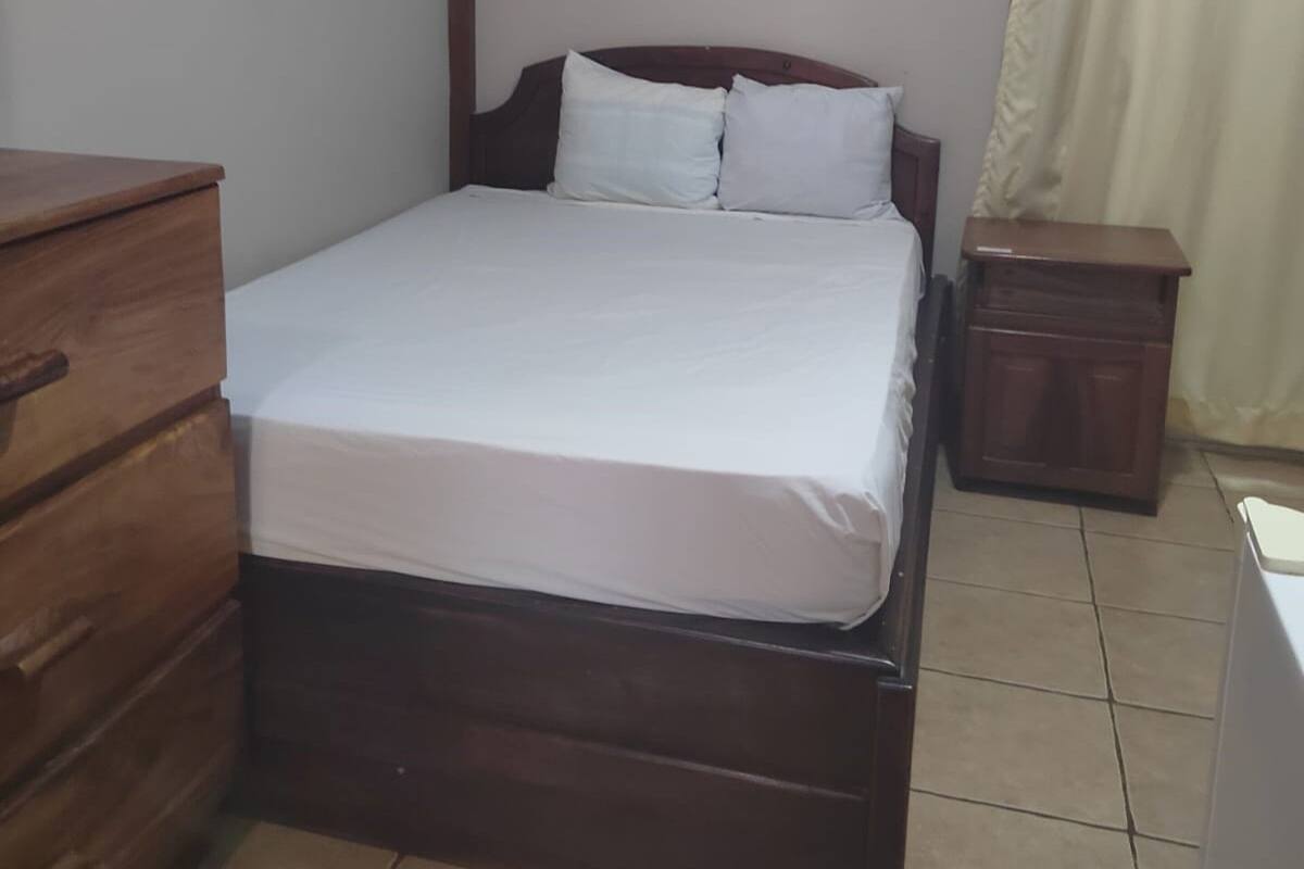 Standard King Room | WiFi (free), bed sheets