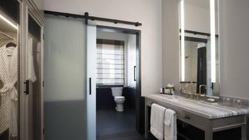 Shower, free toiletries, hair dryer, bathrobes
