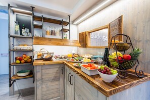 Enjoy a sumptuous spread of fresh fruits, vegetables, and prepared dishes at our buffet.