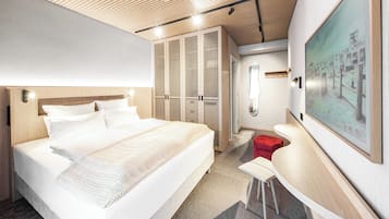 Comfort-dobbeltværelse - balkon | Premium-sengetøj, pengeskab på værelset, mørklægningsgardiner