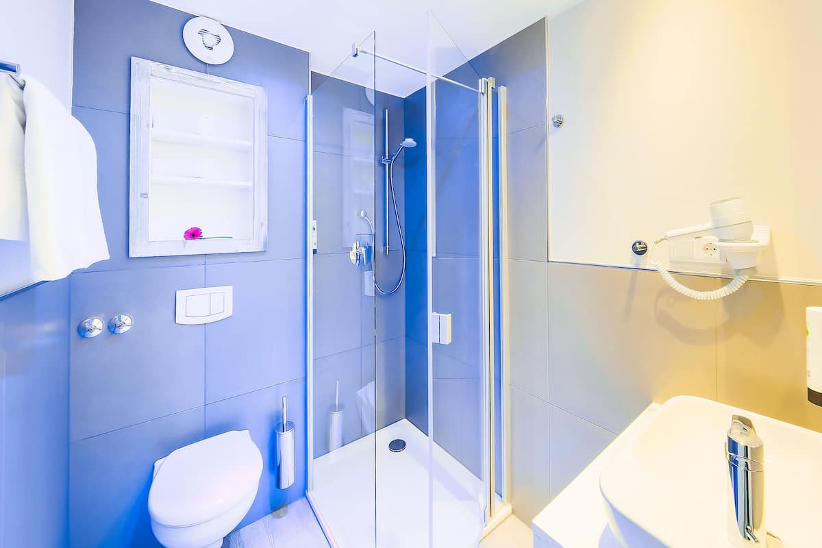 comfort double room, balcony | bathroom | shower, hair dryer, heated floors, towels