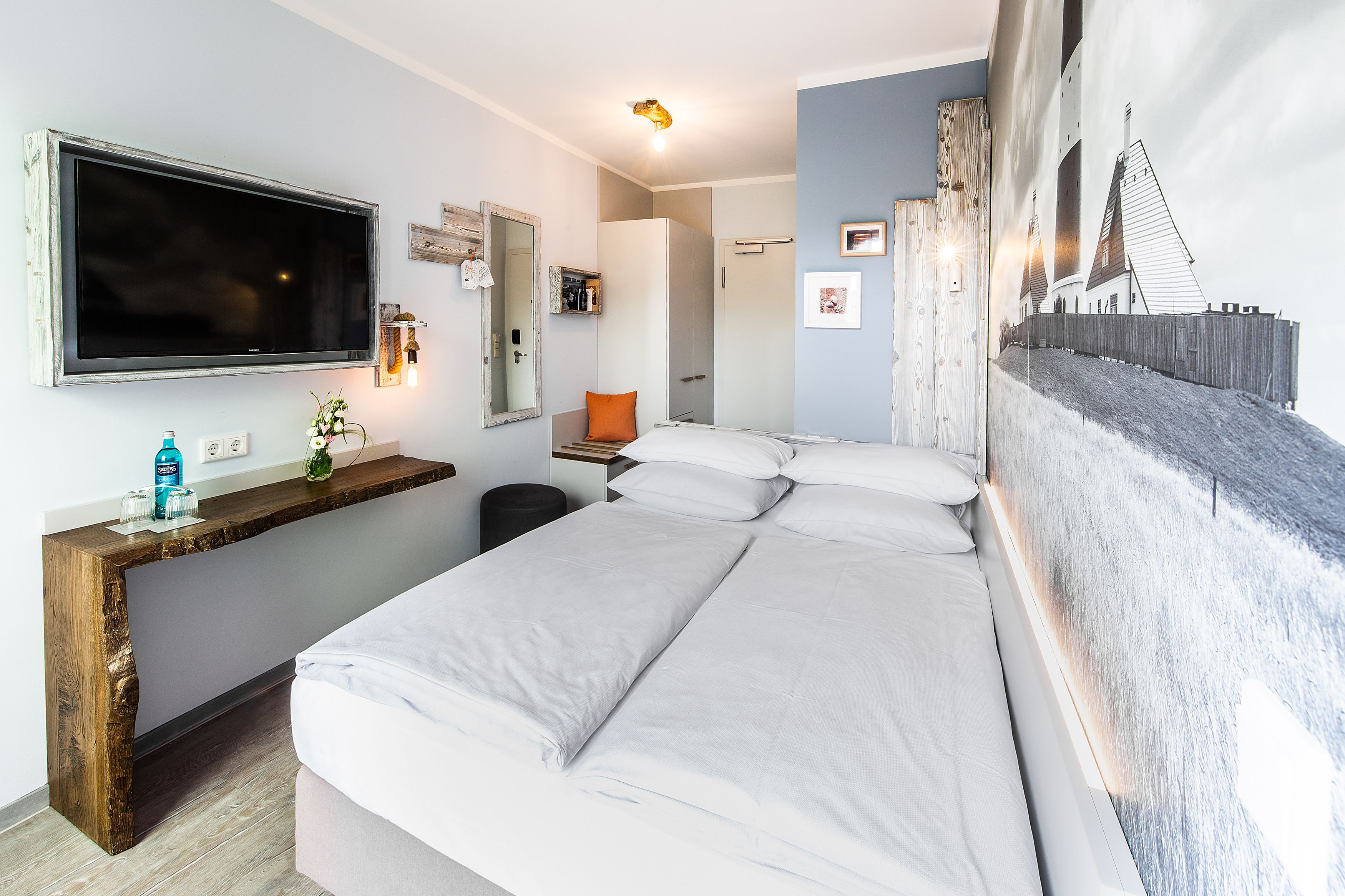 mini bude | living area | flat-screen tv, heated floors