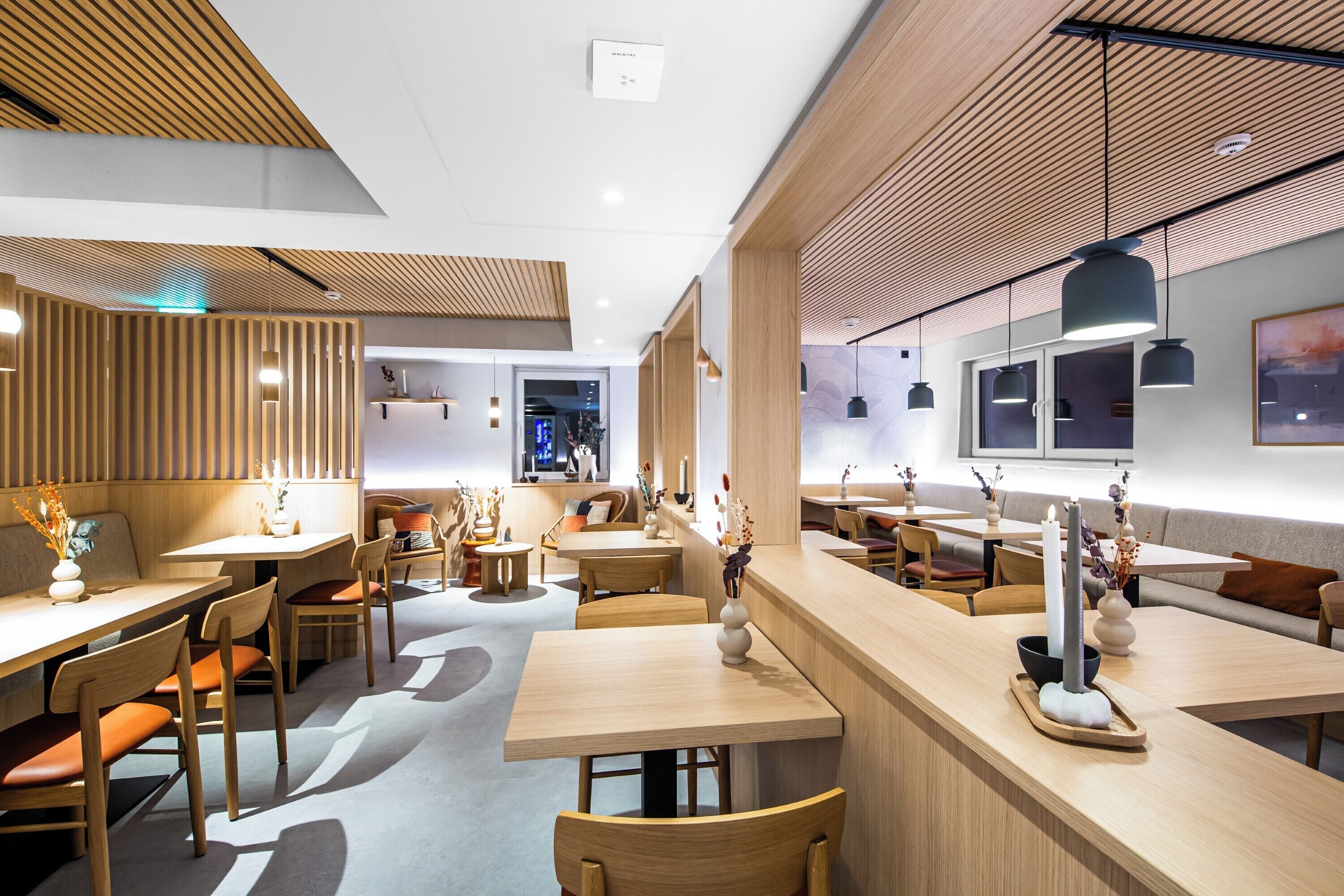 Desayuno buffet diario (EUR 16.50 por persona)