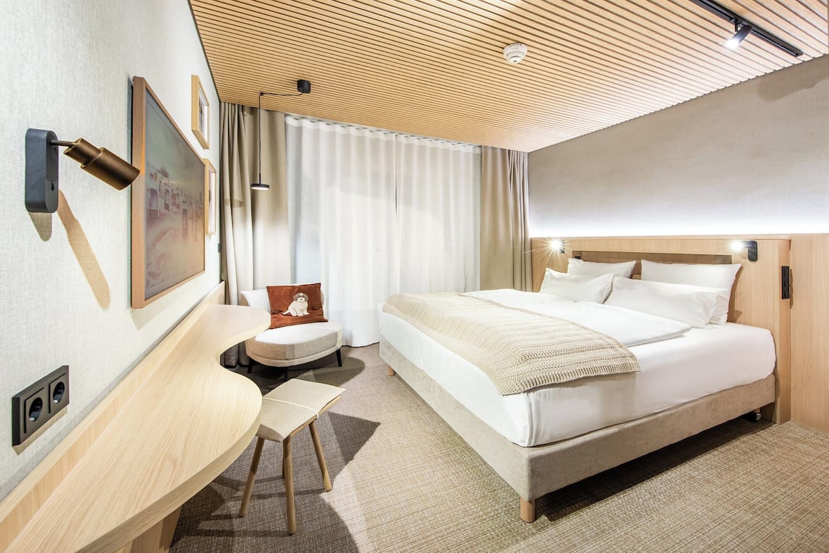 Standard Double Room, Balcony | Premium bedding, in-room safe, blackout drapes, soundproofing