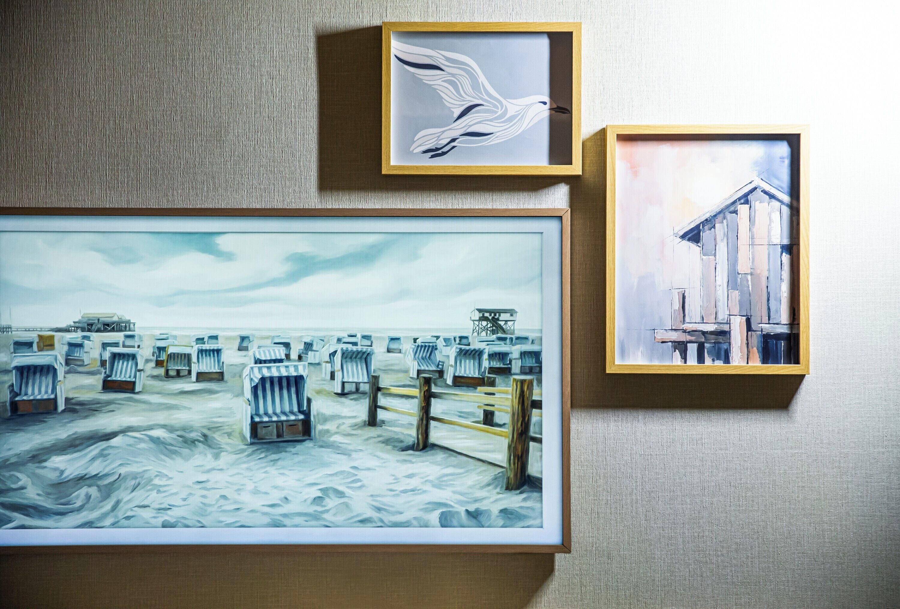 Premium bedding, in-room safe, blackout drapes, soundproofing