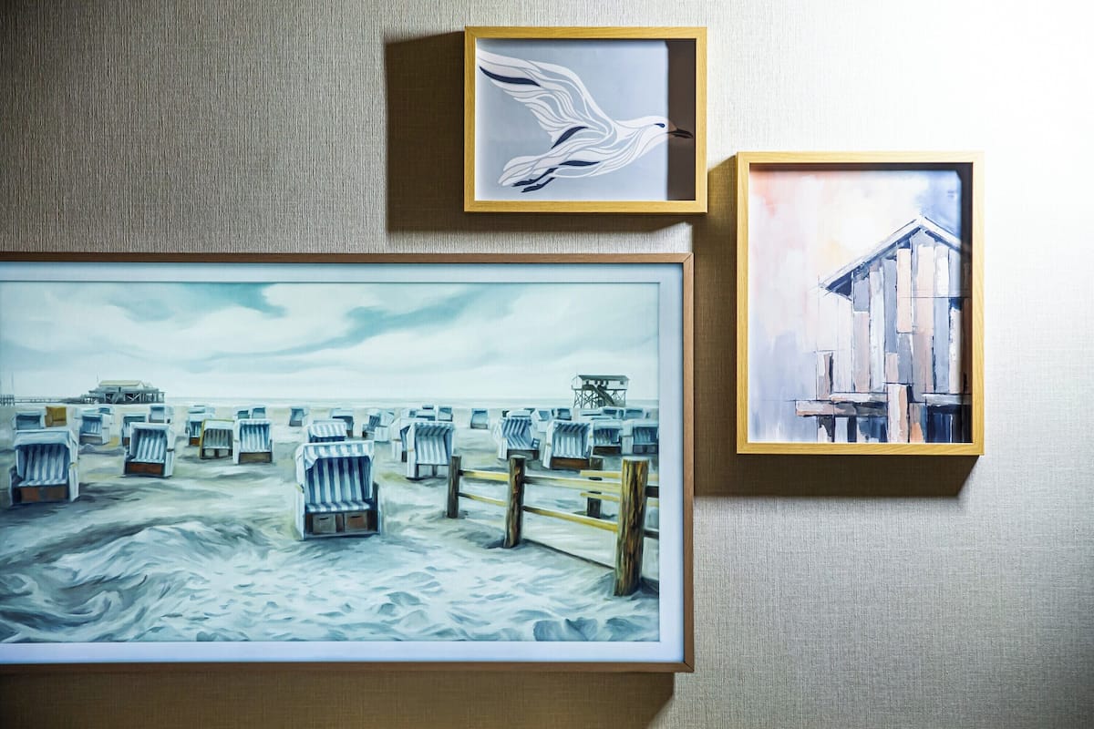 Premium bedding, in-room safe, blackout drapes, soundproofing