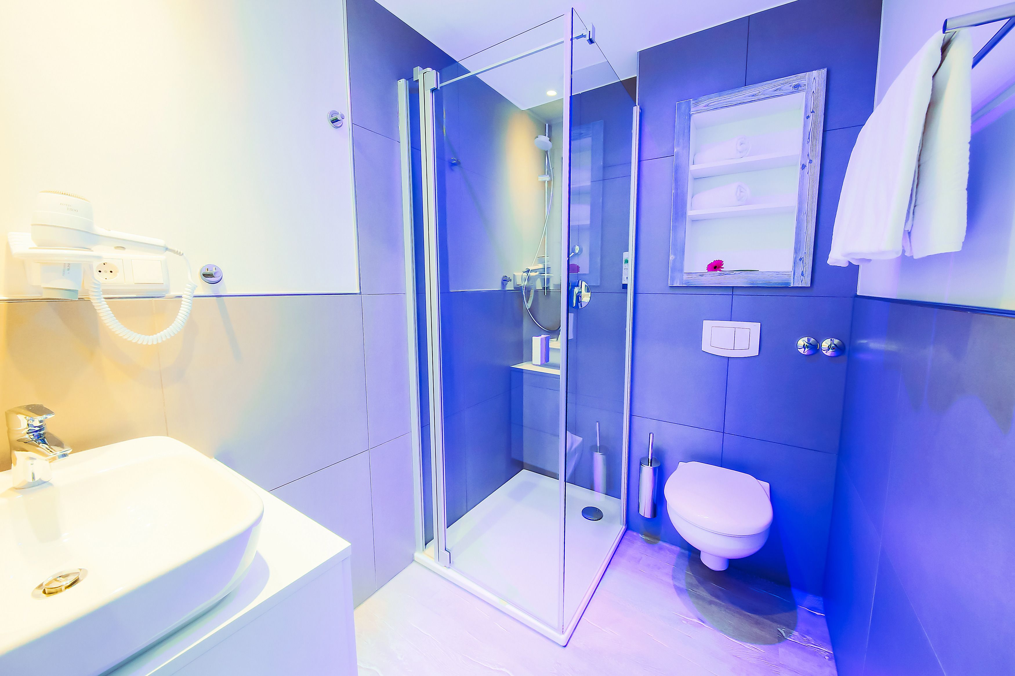 standard double room, balcony | bathroom | shower, hair dryer, heated floors, towels