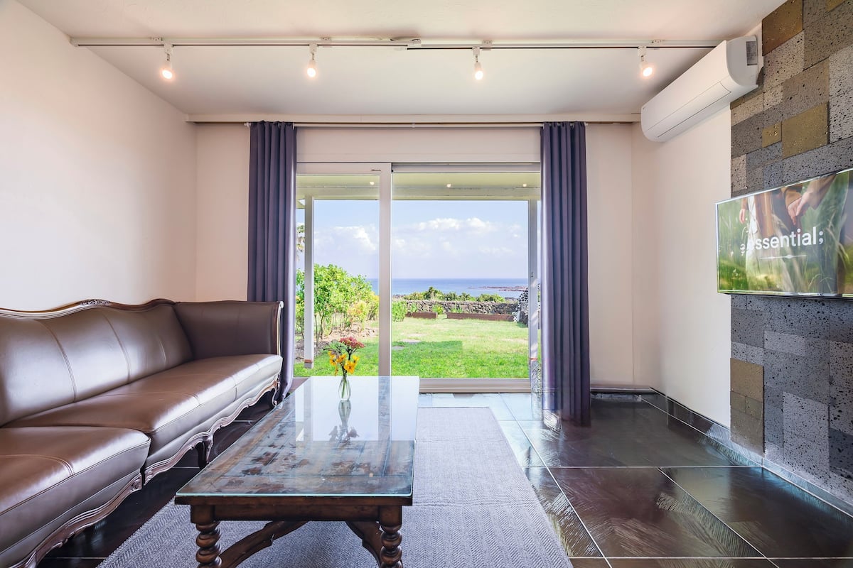Deluxe Duplex (Room # 8) | Pemandangan pantai/laut