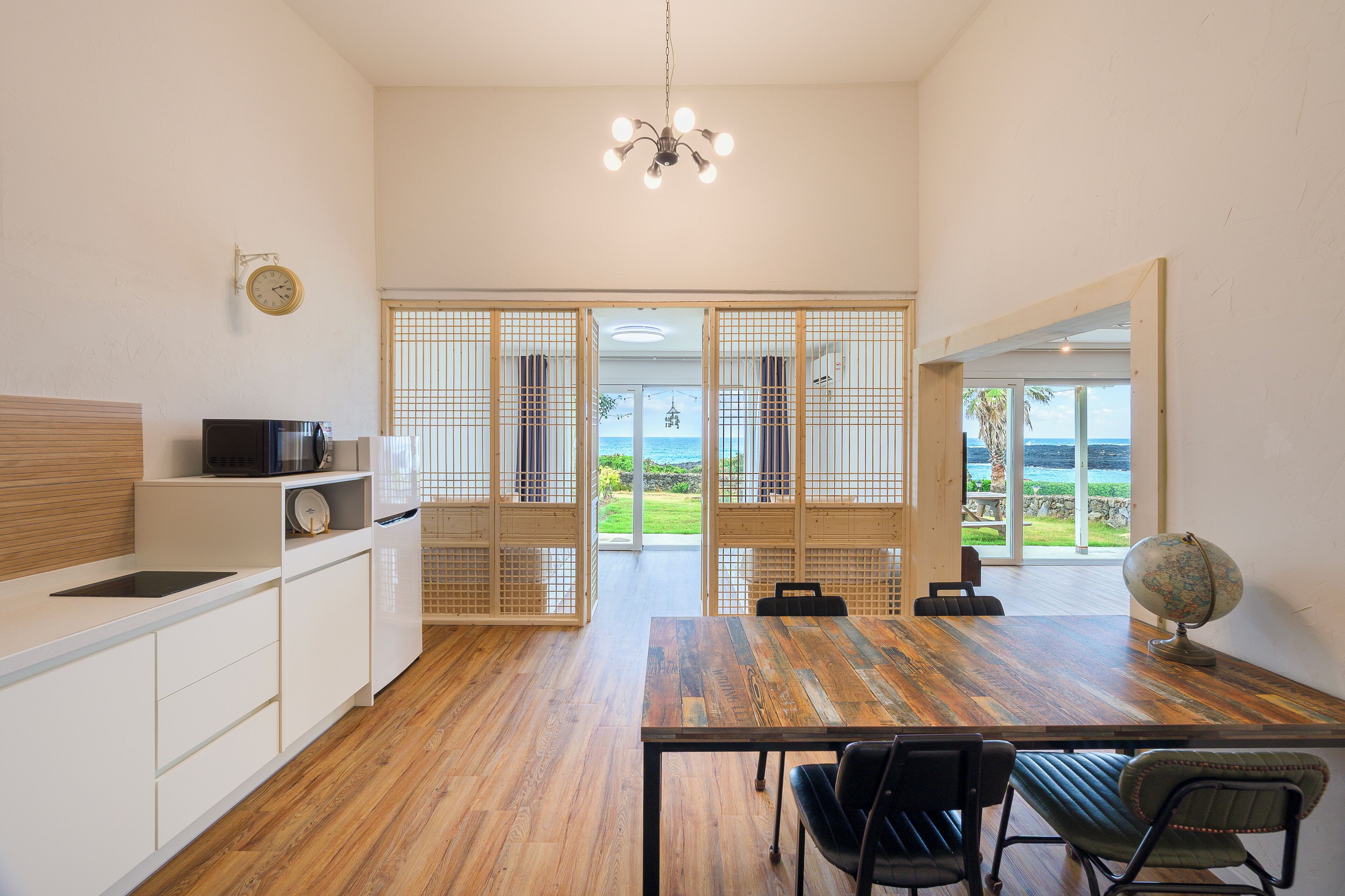 Luxury Quadruple Room, Patio, Sea View | Living area
