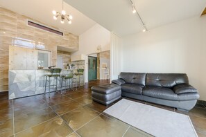 Chambre Triple Familiale | Cuisine privée