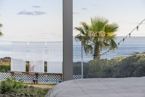 Chambre Quadruple Familiale | Literie de qualité supérieure, surmatelas, Wi-Fi gratuit