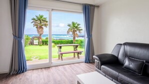 Living area - Jeju Turning Point (Seogwipo)