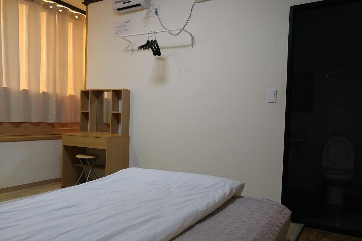 Double Room | Blackout drapes, soundproofing, rollaway beds, free WiFi