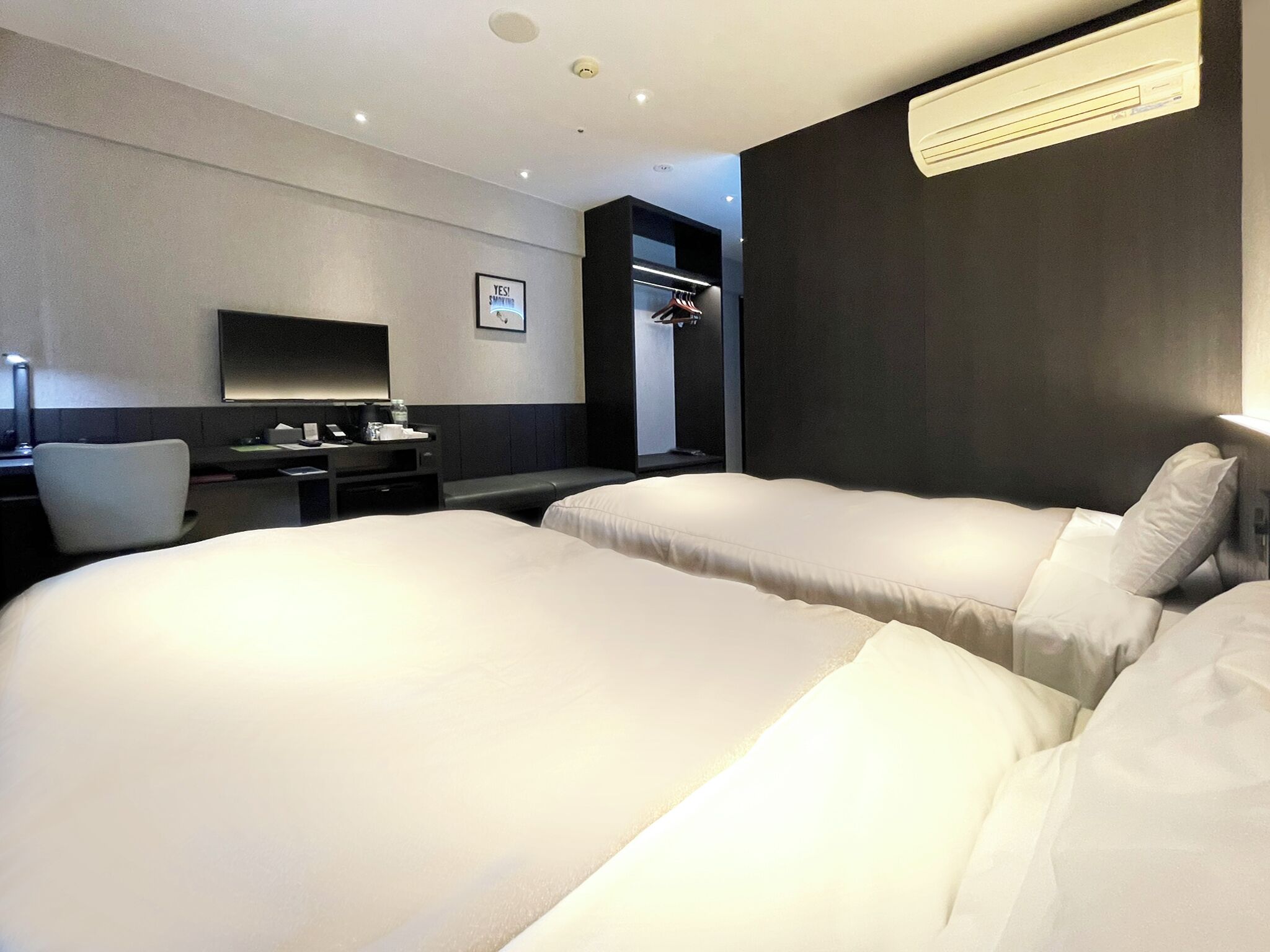 designer's twin room, smoking | iron/ironing board, free wifi, bed sheets