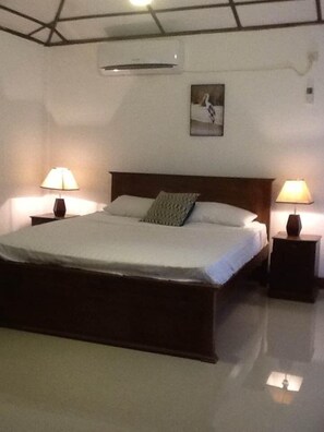 In-room safe, desk, blackout curtains, free WiFi - Hotel Margaret Villa (Gelioya)